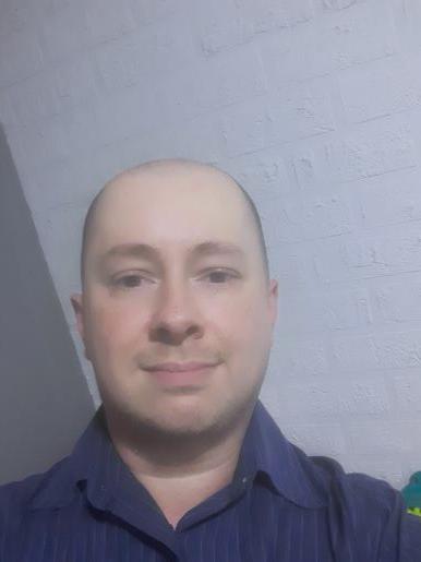 Foto do criador de site e web designer Marcus Oliveira